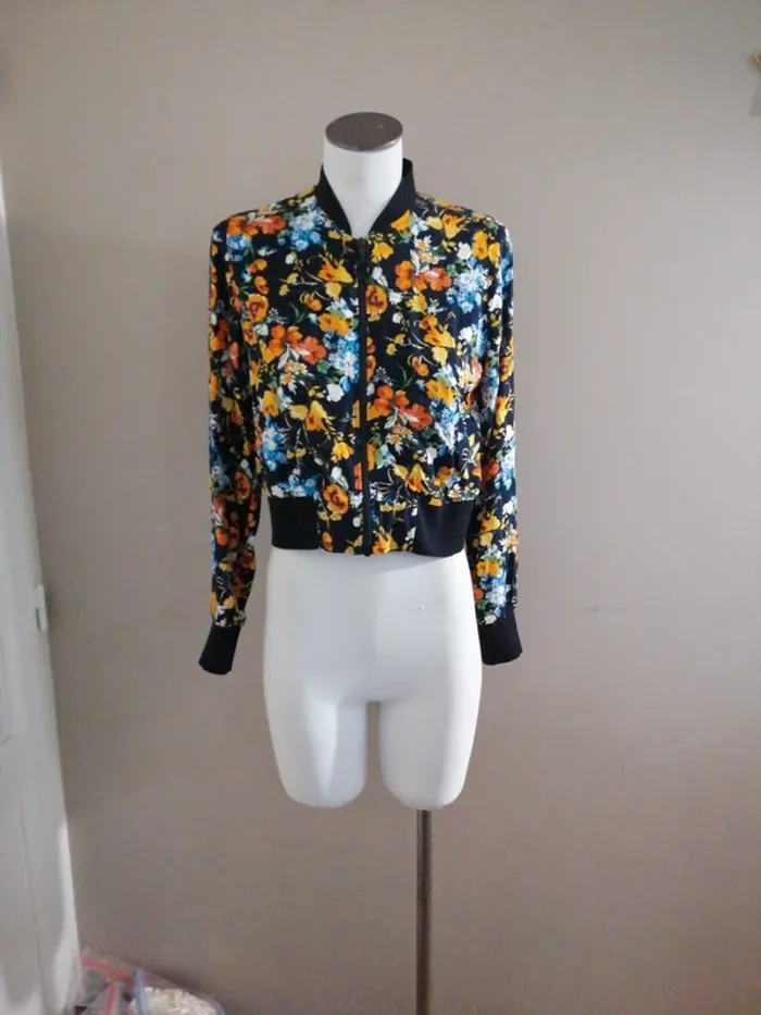 Veste courte fleurie cache cache taille 34