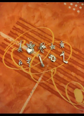 Lot de 10 breloques argenté divers 1