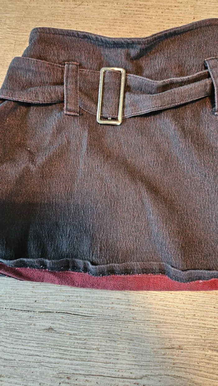 Jupe courte noire à reflet bordeau, Jalyne, 2 ans, peu mise - photo numéro 3