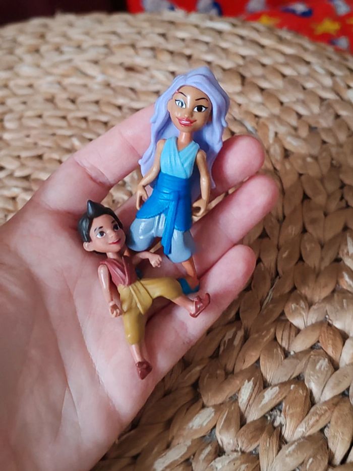 Lot de 2 figurines raya et le dragon