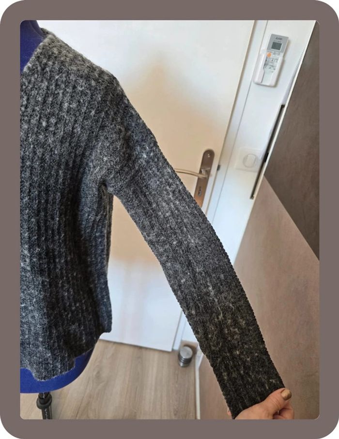 Pull gris - photo numéro 2