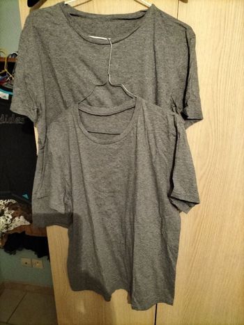 Deux tee shirt identique