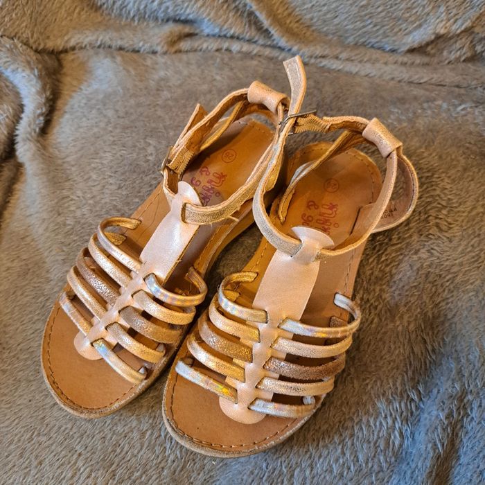 Lot de 3 paires de chaussures fille Pointure 26 - photo numéro 2