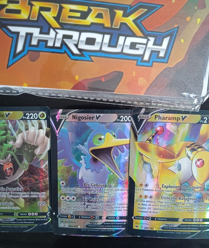Beau album Pokémon ou cartes Pokémon V - photo numéro 7