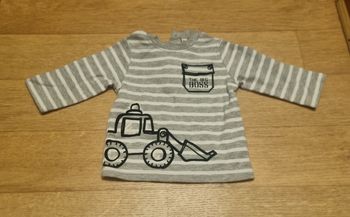 haut manches longues gris et blanc à rayure imprimé tracteur taille 3 mois