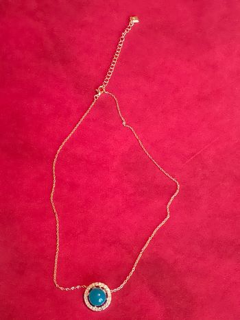 Collier véritable article Pierre Cardin orné d'une véritable pierre agate