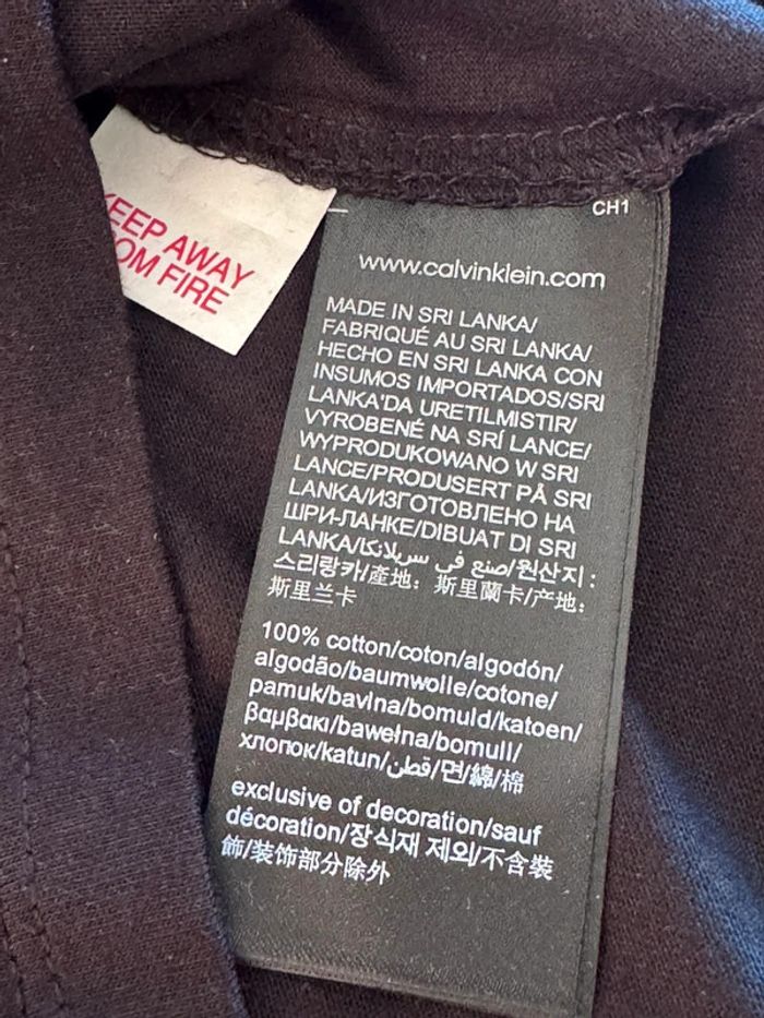 Tee shirt Calvin Klein taille 12 ans neuf avec étiquette - photo numéro 5