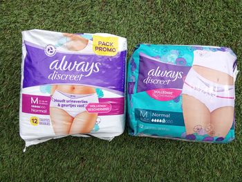 Lot de 2 Paquets neuf sous vts jetables femme taille M, Always discreet, post ou pré accouchement, fuite  urinaire