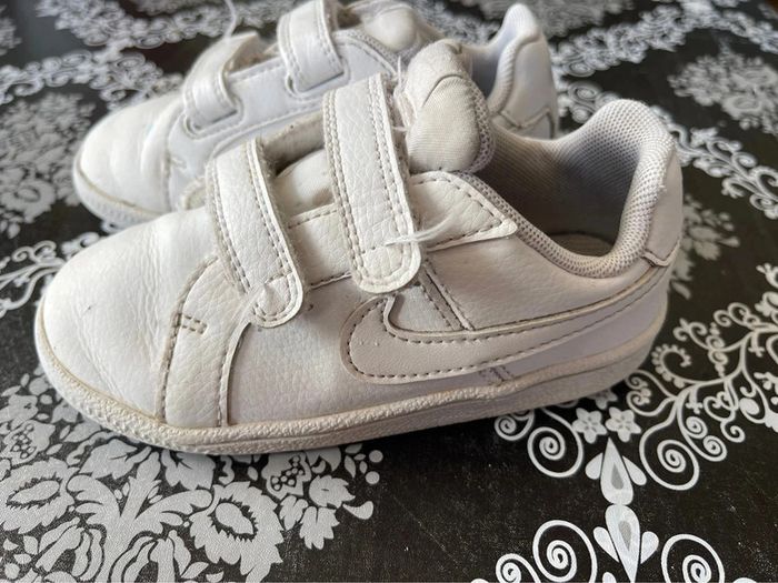 Baskets blanches NIKE 25