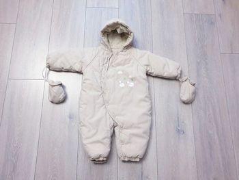 Combinaison avec moufles. Garçon ou fille 6 mois