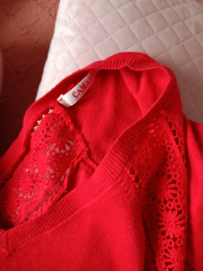 Pull rouge col dentelle - photo numéro 3