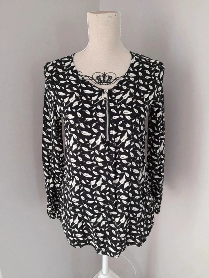 Blouse manches longues noire avec motifs plumes Noémie & Co t. 1