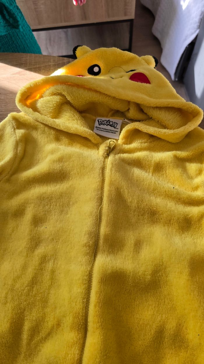 Combi de Pyjama pokémon pikachu  8 ans - photo numéro 3