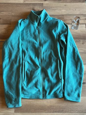 Je vend une petite veste polaire taille S très bon état