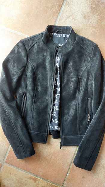 Veste courte Desigual 