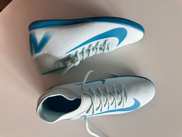 Chaussures de foot NIKE taille 44 - photo numéro 2