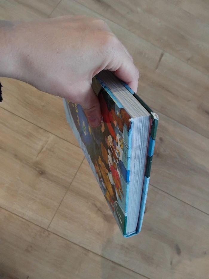 Livre voyage au pays des contes - photo numéro 4