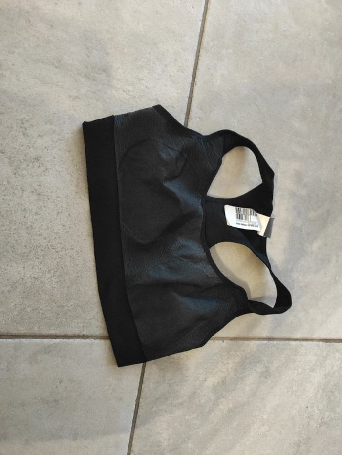 Brassière de sport taille L. Decathlon