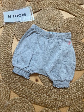 Short neuf mois gris