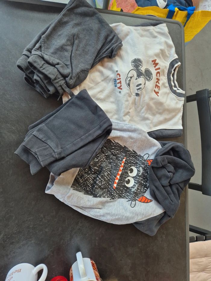 Lot 2 joggings 5 ans