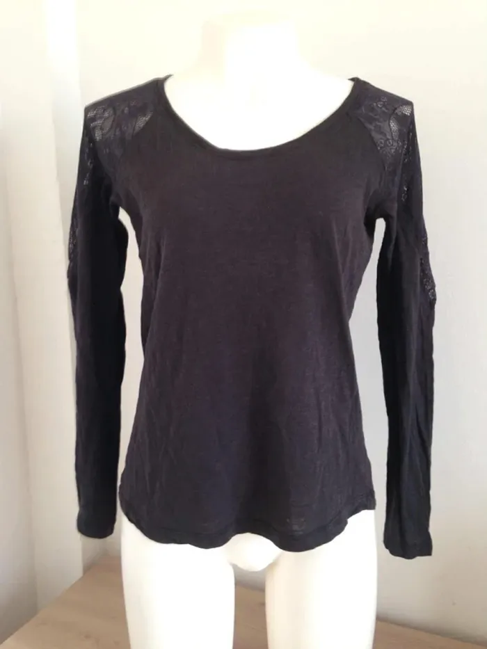 T-shirt col rond manches longues dentelle ajourée Jennyfer