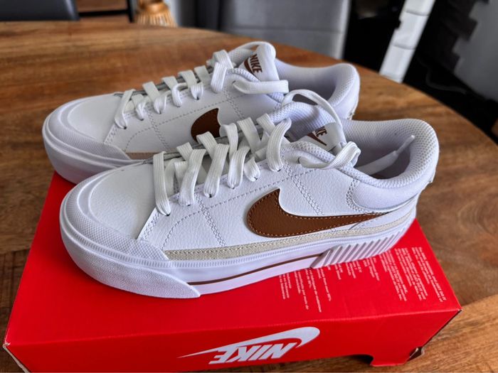 Baskets Nike P.35,5 Neuves unisex - photo numéro 2