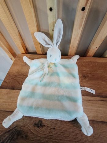 Lapin tendresse pastel bleu blanc kaloo