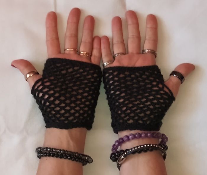 Mitaines résille style Gothique fait main au crochet - photo numéro 4
