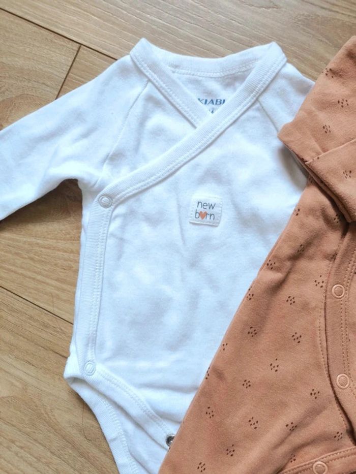Ensemble naissance 1 mois Kiabi – body, pyjama et chaussons neufs - photo numéro 5