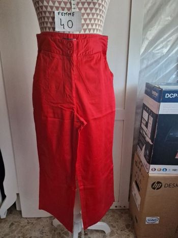 Pantalon, rouge, en très très bon état, en coton & elasthanne, taille haute, forme régular