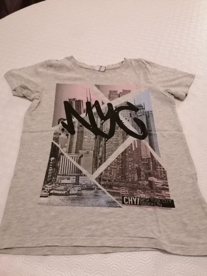 Beau tee-shirt comme neuf gris clair