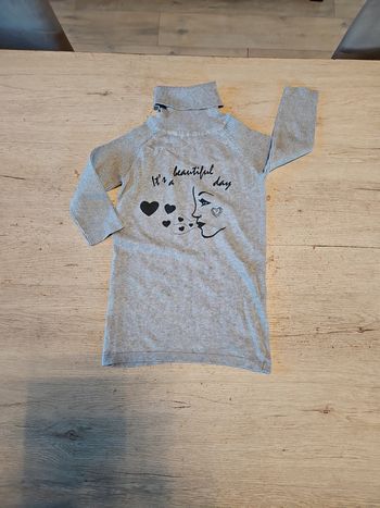 Robe courte gris clair, manches 3/4 avec col roulé, taille 5/6 ans, nickel