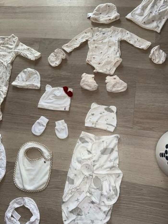 Lot de 41 vêtements  bébé divers 0-1 mois - photo numéro 4