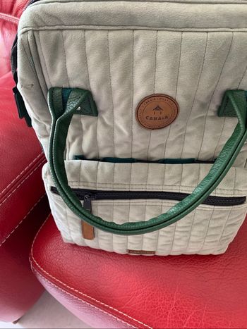 sac cabaia en très bon état très peu servi