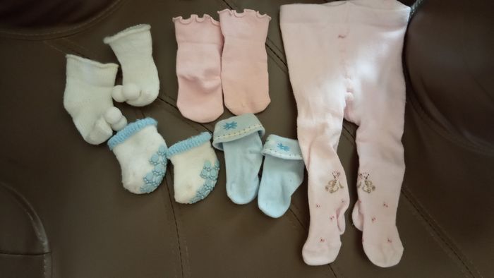 Lot de 4 Paires de Chaussettes + 1 collant pour jeunes demoiselles