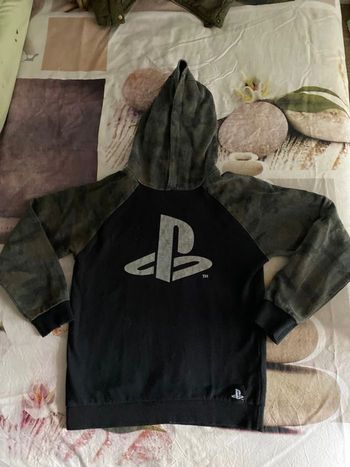 Pull avec capuche taille 9/10 ans