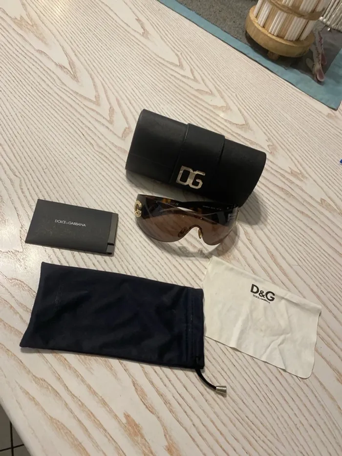 paire de lunette de soleil Dolce & Gabbana
