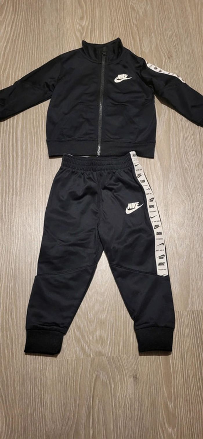Ensemble jogging Nike 18 mois 80-86 cm - photo numéro 2