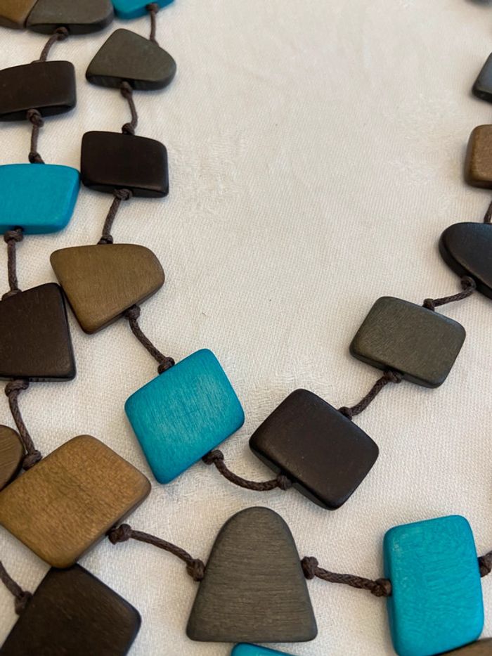 Collier trois rangs en perles de bois plates tons bruns et turquoise neuf - photo numéro 10
