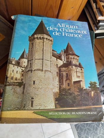 Livre album des châteaux de france