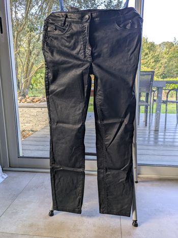 Pantalon noir effet similicuir