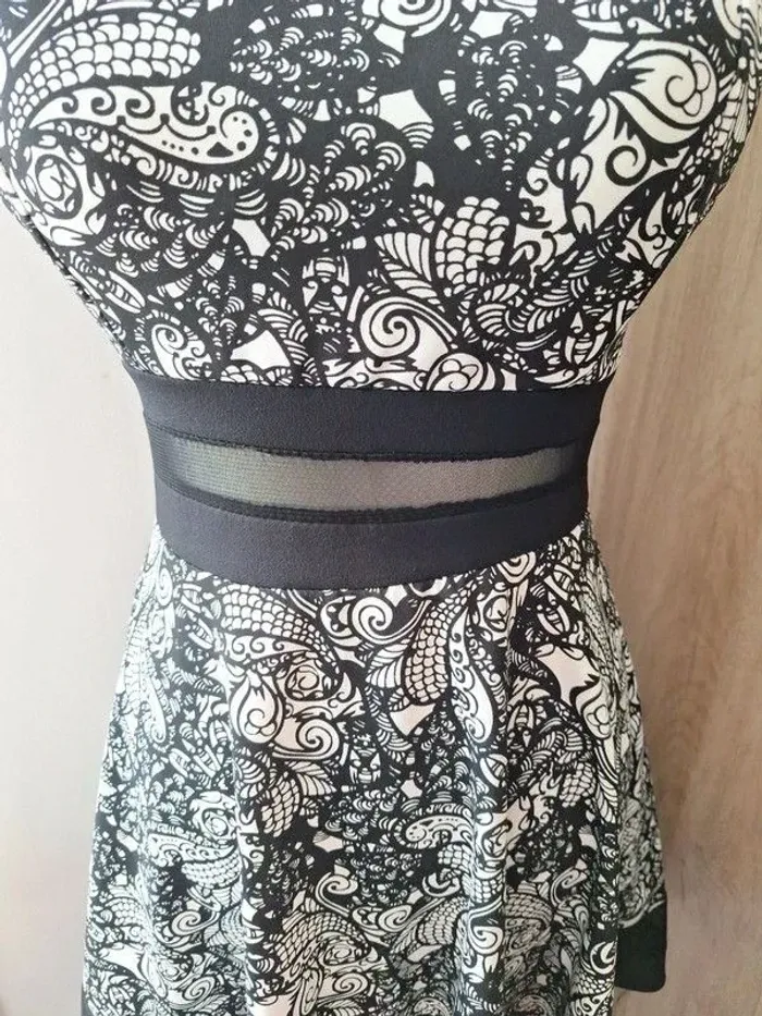 Robe noir et blanc - photo numéro 7