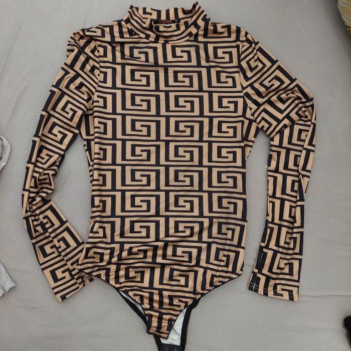 Body beige et noir