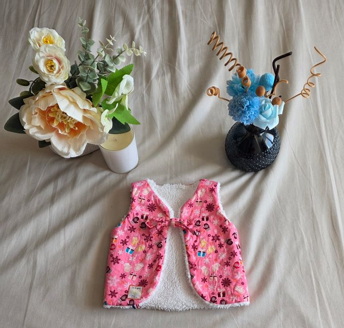 Les Chiffons d'Aur Gilet de Berger Fausse Fourrure Rose Blanc Très bon état 3 mois - photo numéro 3