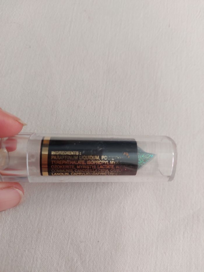 Rouge à lèvres à paillettes - photo numéro 3