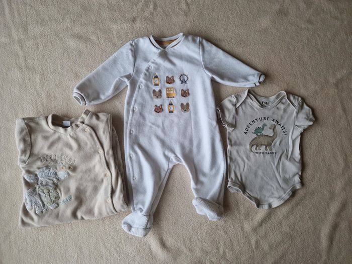 Lot 2 pyjamas 12 mois 1 pièce ouverture avant