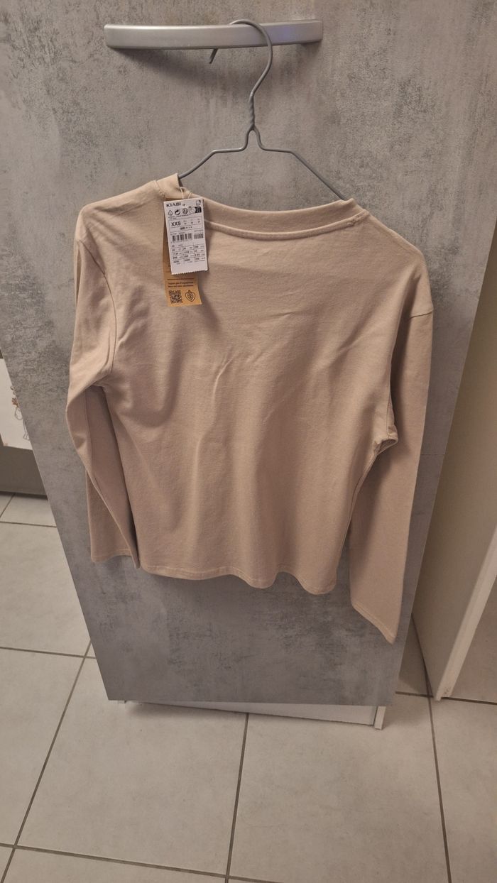 Tee-shirt uni beige manches longues col rond - photo numéro 2