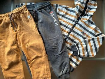 Ensemble pantalons et veste zippée