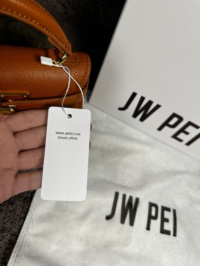 Sac jw pei neuf marron taille petite authentique avec facture à l’appuie - photo numéro 5