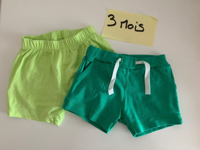 Lot 2 shorts 3 mois très bon état